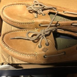 Barely worn been sitting in a box cramped but there in great shape !!